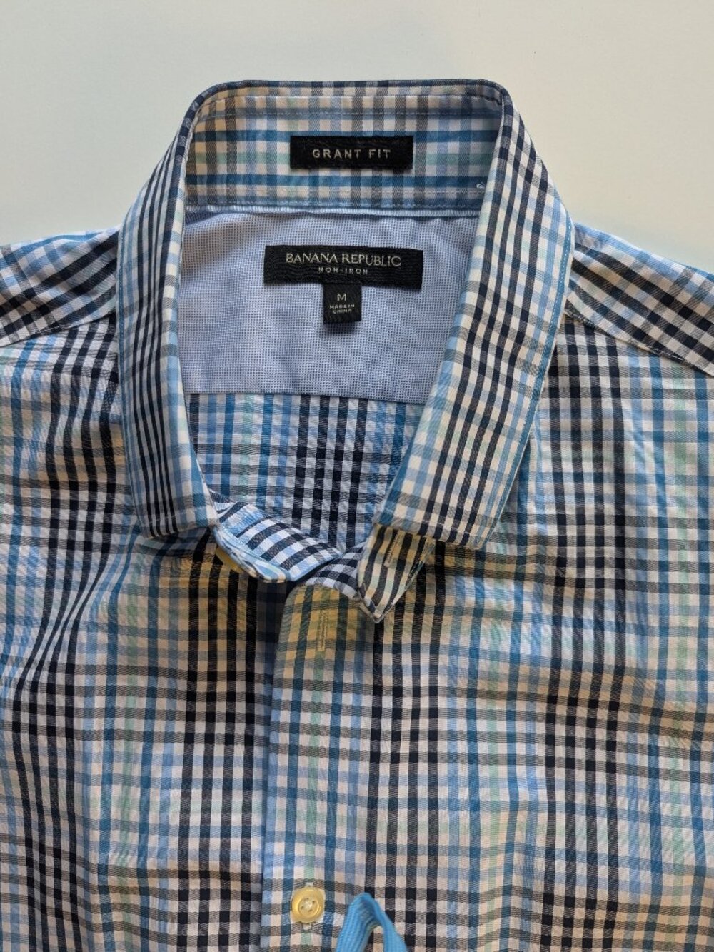 Banana Republic Men's Blue & White Plaid 100% Cotton Non-Iron Shirt - Size M